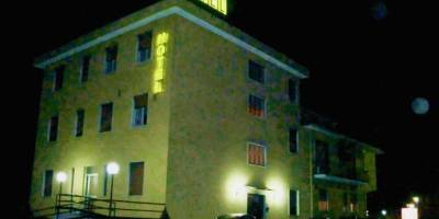 Vista nottura del piazzale | Hotel Rosy Arluno (MI)