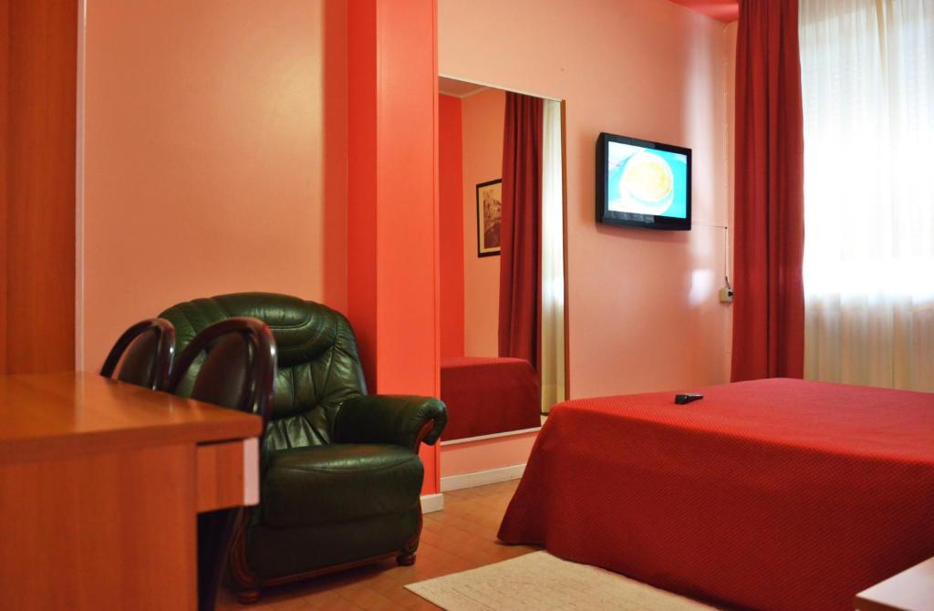 Camera matrimoniale con bagno privato | Hotel Rosy Arluno (MI)