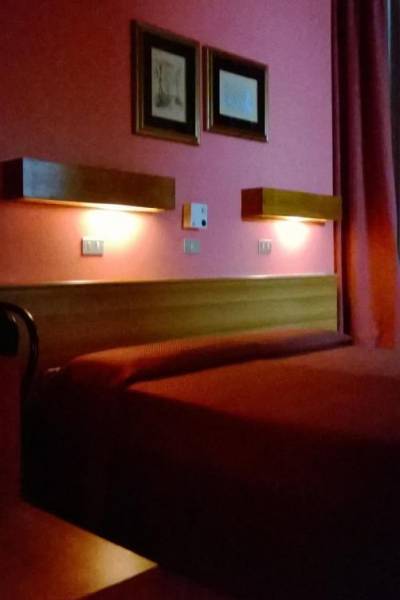 Camera matrimoniale con bagno privato | Hotel Rosy Arluno (MI)