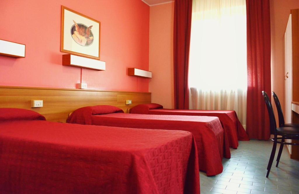 Camera a 3 letti con bagno privato | Hotel Rosy Arluno (MI)